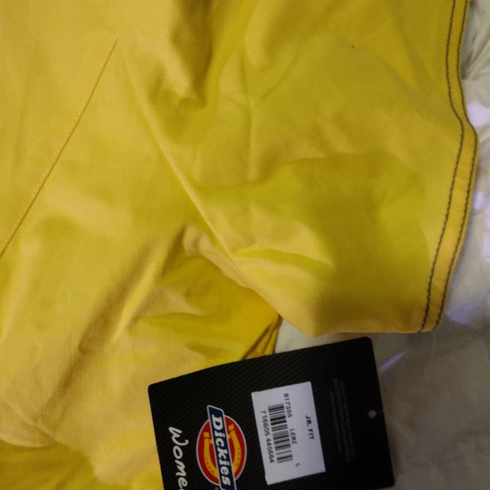 Scrub Top. Yellow. Large. New with Tags.